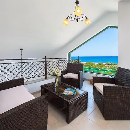 Villa Beachfront Seashell Superior Jenádi